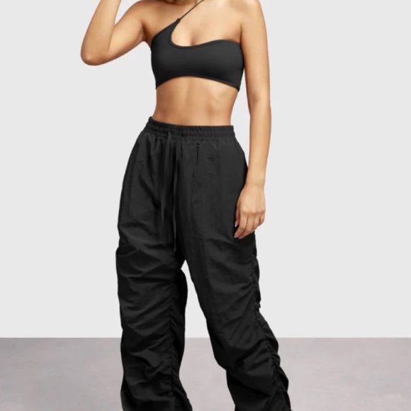 The Giving Movement Asymmetrical One Shoulder White Bra - Xs - Picture 8 of 9